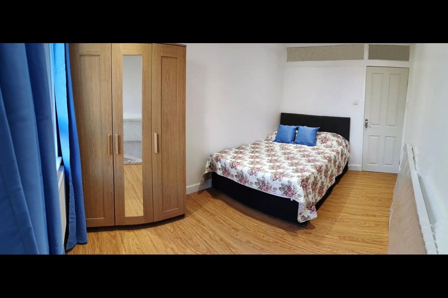 Flat Hicken Road in Greater London