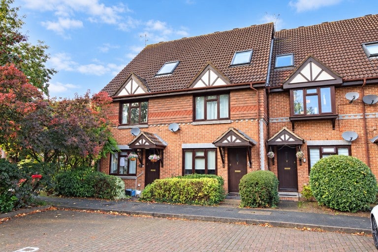 Flat Templecombe Mews in Woking