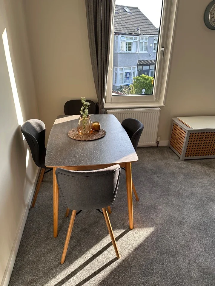 Flat Kings Road in Greater London