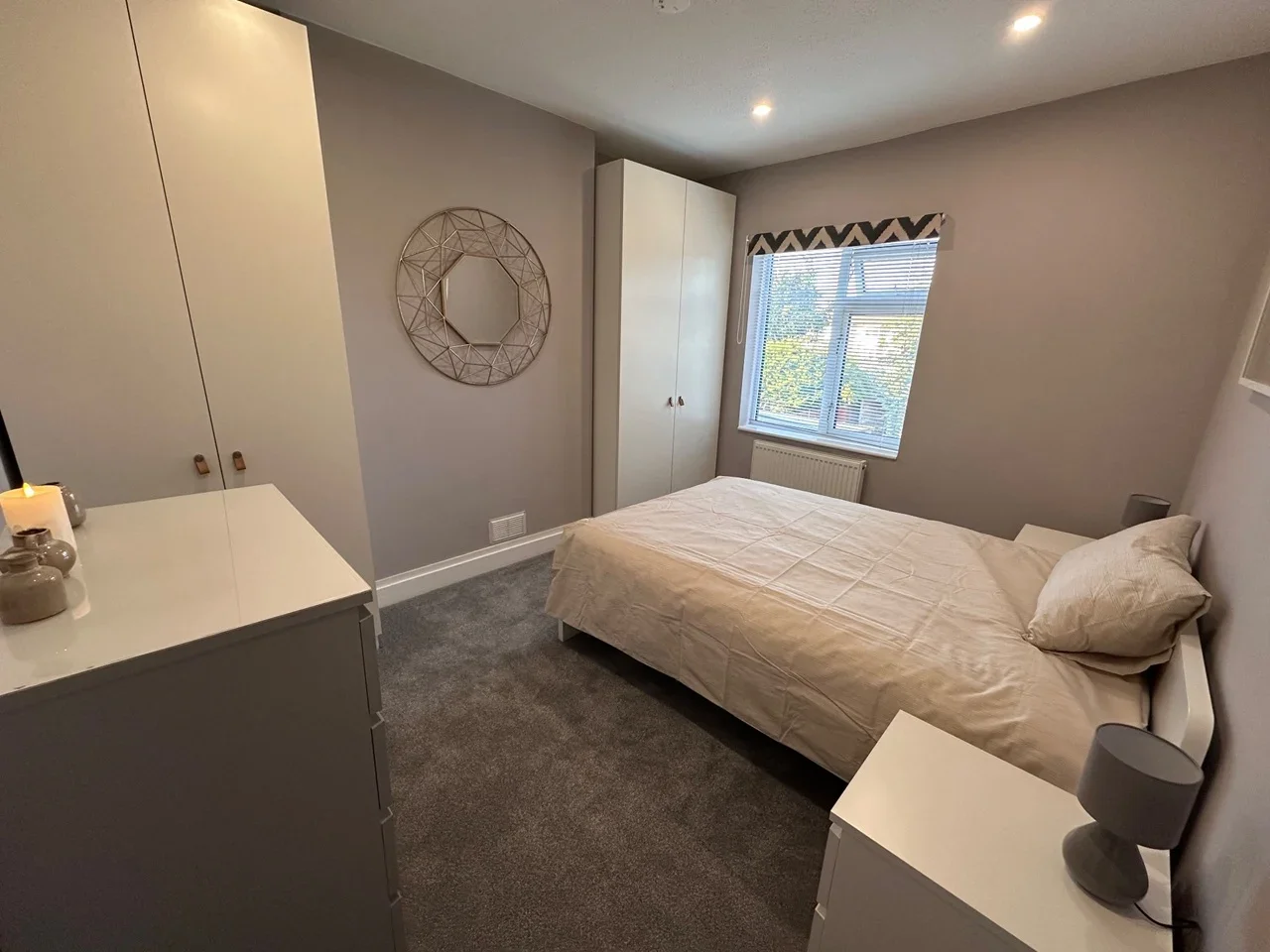 Flat Kings Road in Greater London