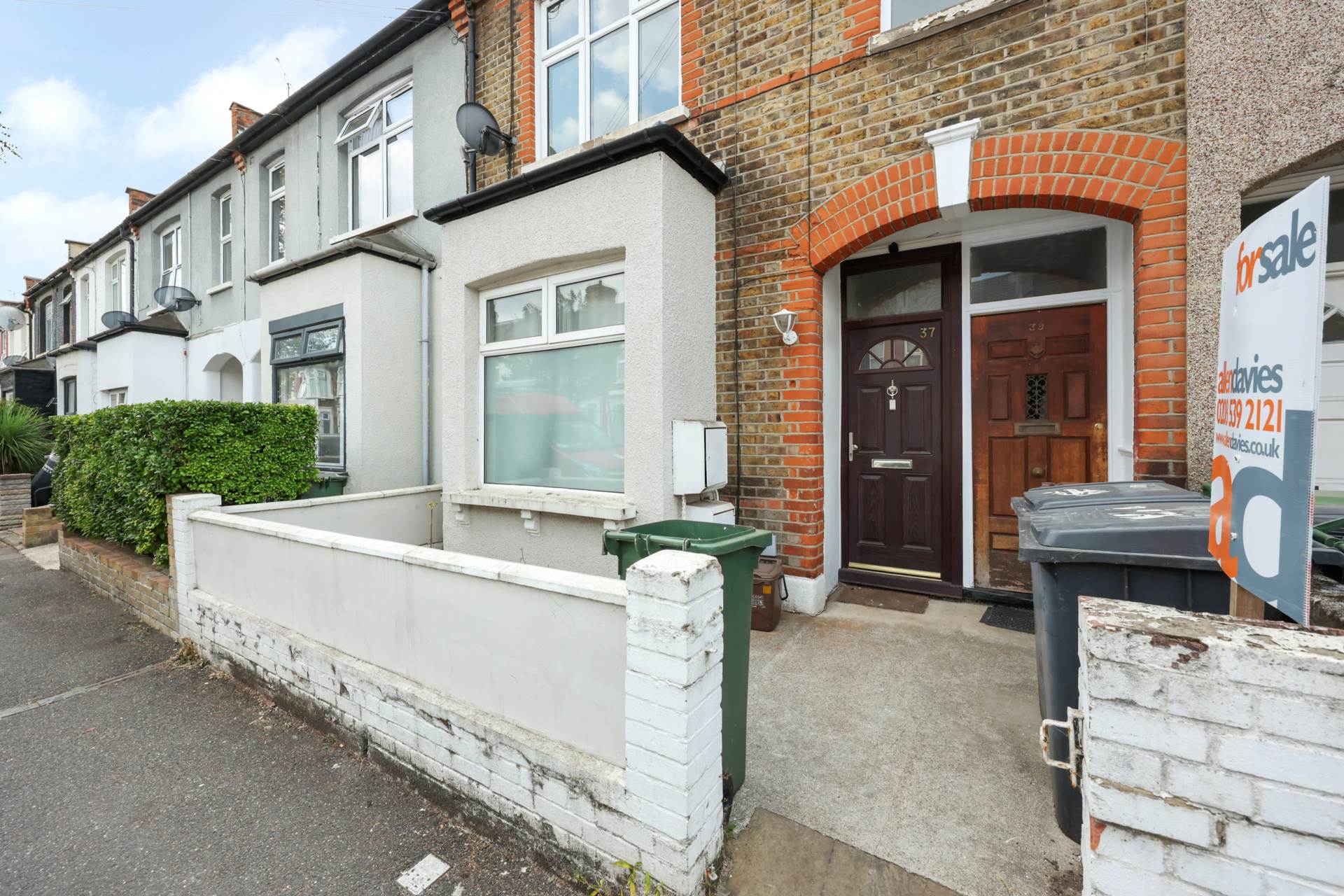 Flat Northbank Road in Greater London