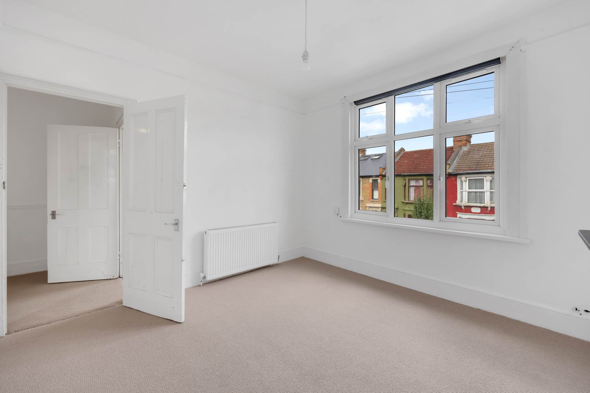 Flat Northbank Road in Greater London