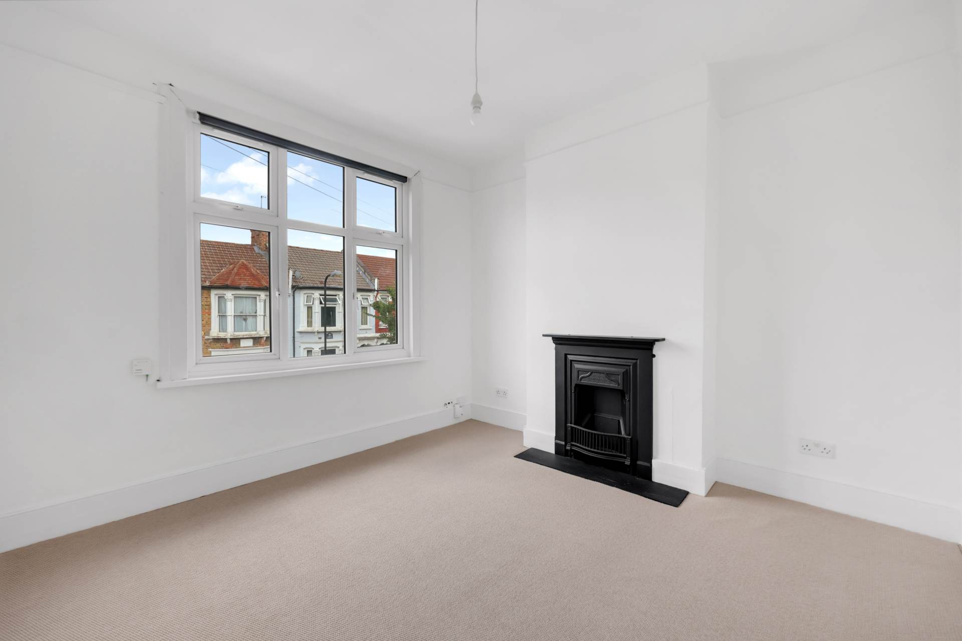 Flat Northbank Road in Greater London
