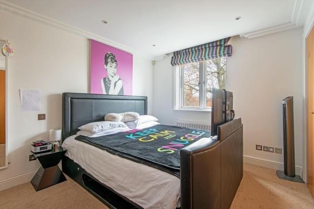 Flat Eastbrook Drive in Greater London