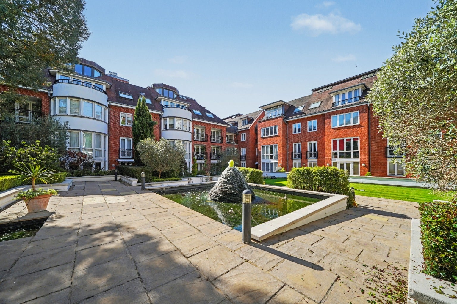 Flat Eastbrook Drive in Greater London