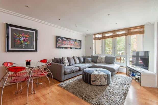Flat Eastbrook Drive in Greater London