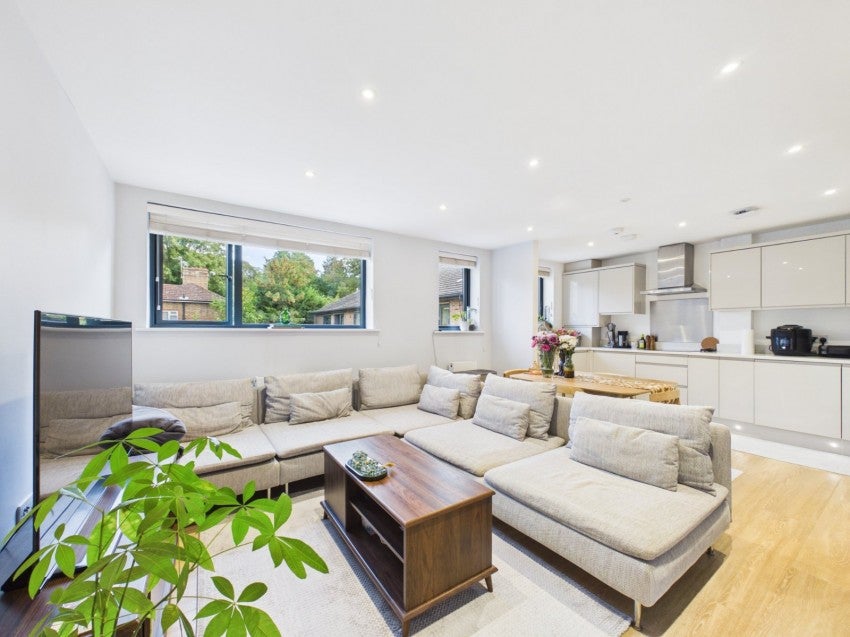 Flat Brookfield Road in Wooburn Green