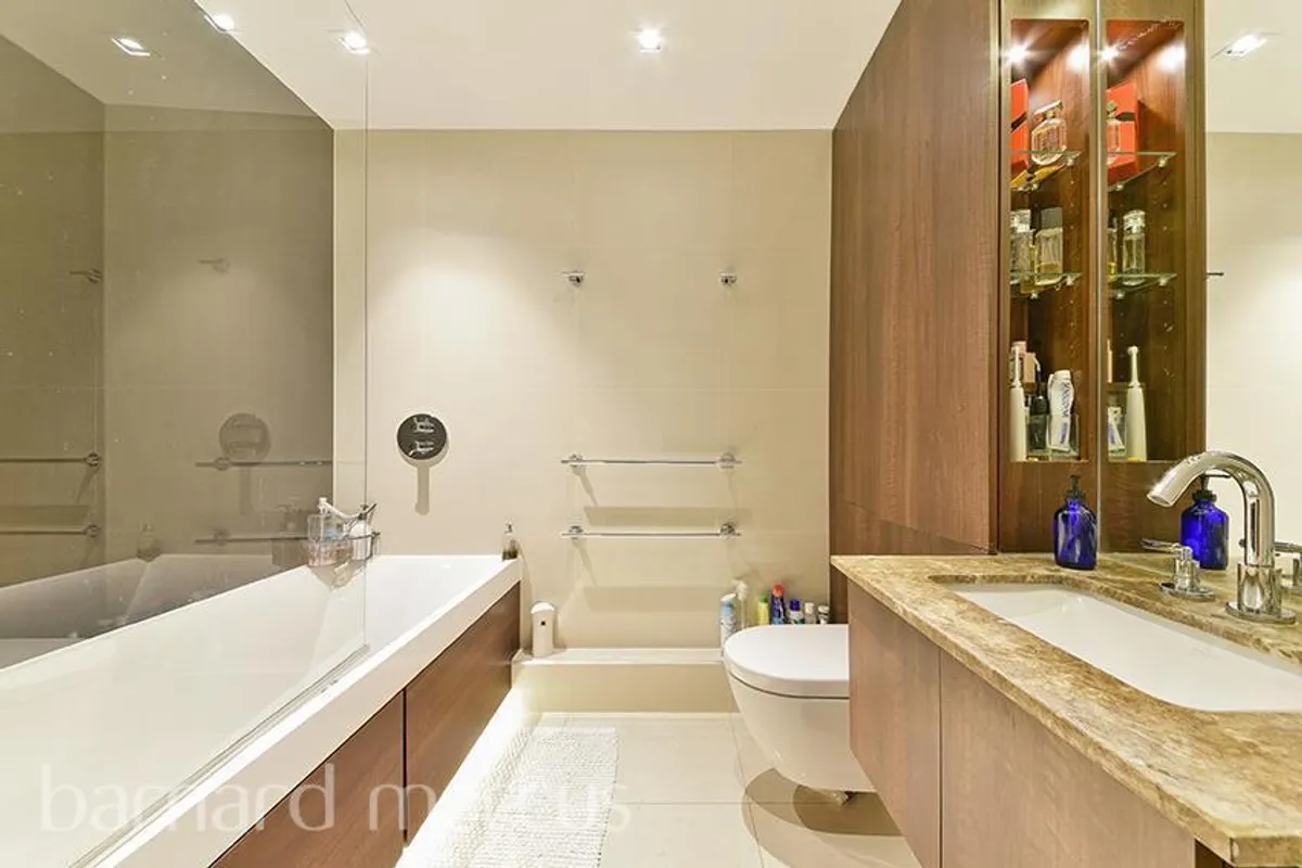 Flat Longfield Avenue in Greater London