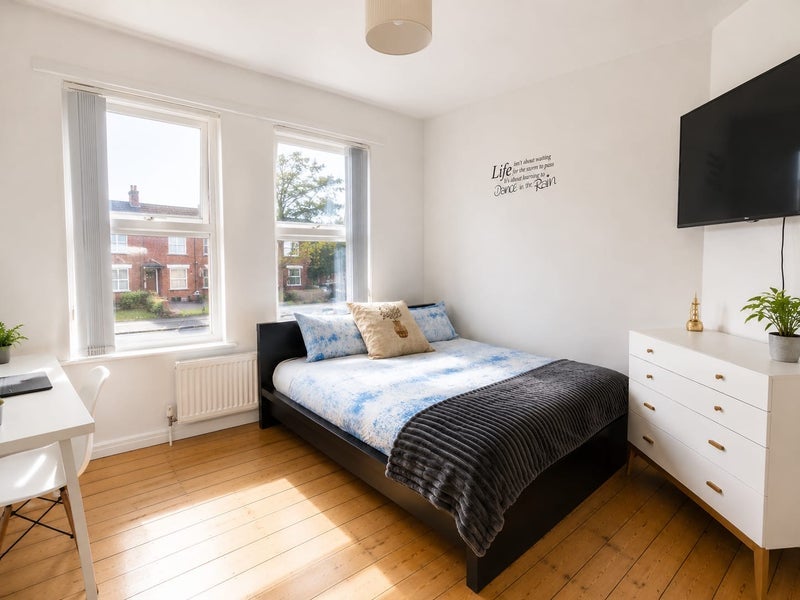 Room Whickham View in Newcastle upon Tyne
