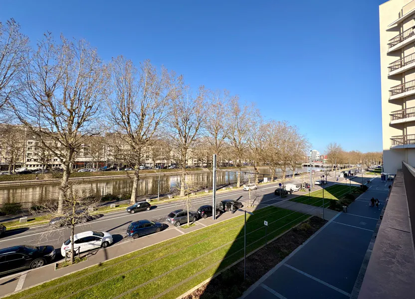 Flat Quai Amiral Hamelin in Caen