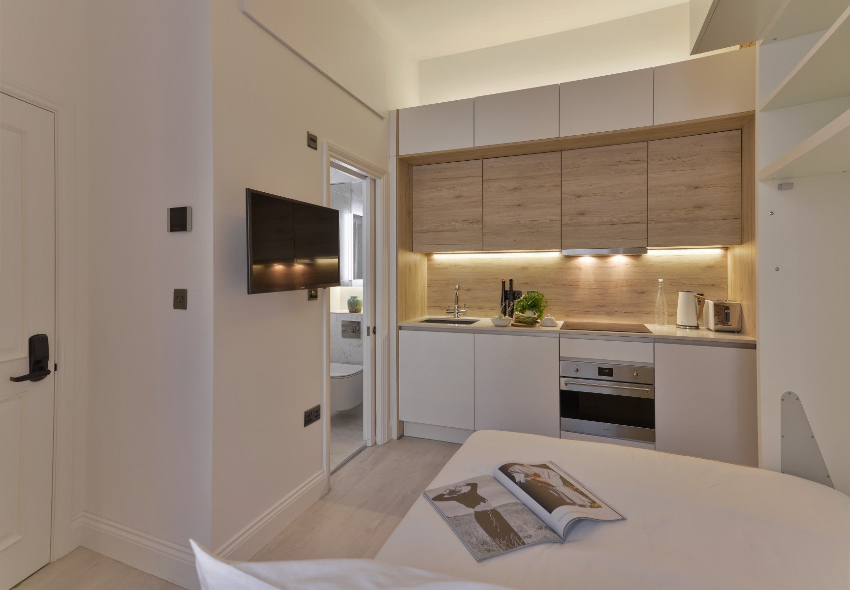 Flat Linden Gardens in Greater London