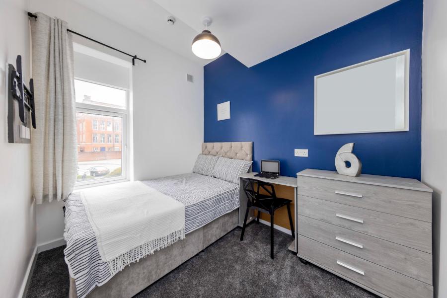 Room Oldham Road in Manchester