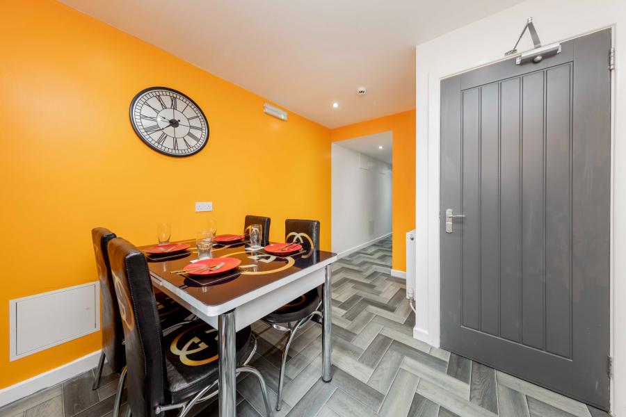 Room Oldham Road in Manchester