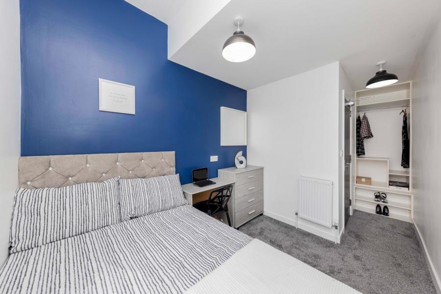 Room Oldham Road in Manchester