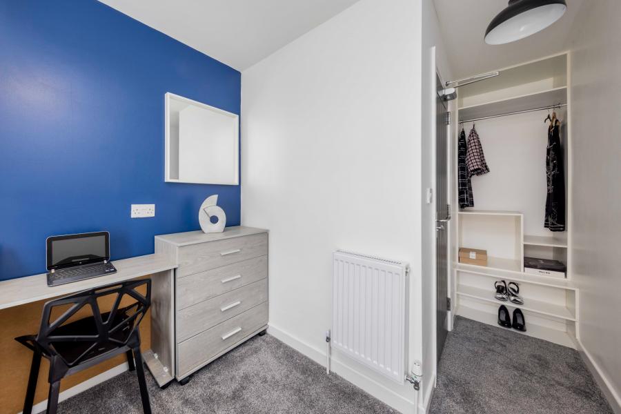 Room Oldham Road in Manchester