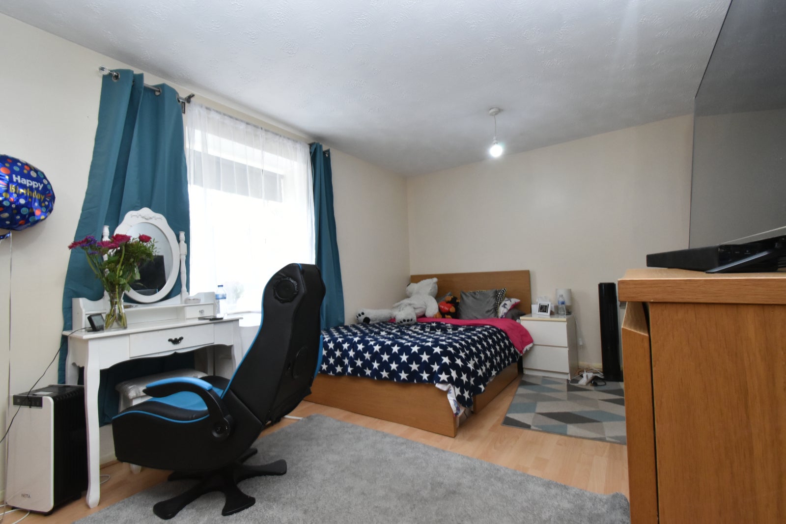 Room Elmore Close in Greater London