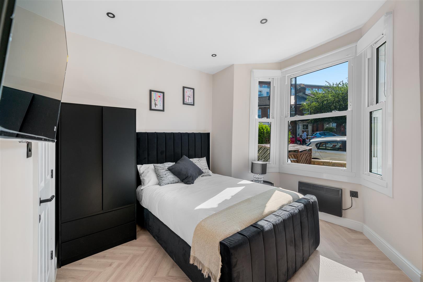 House Sherwood Avenue in Greater London