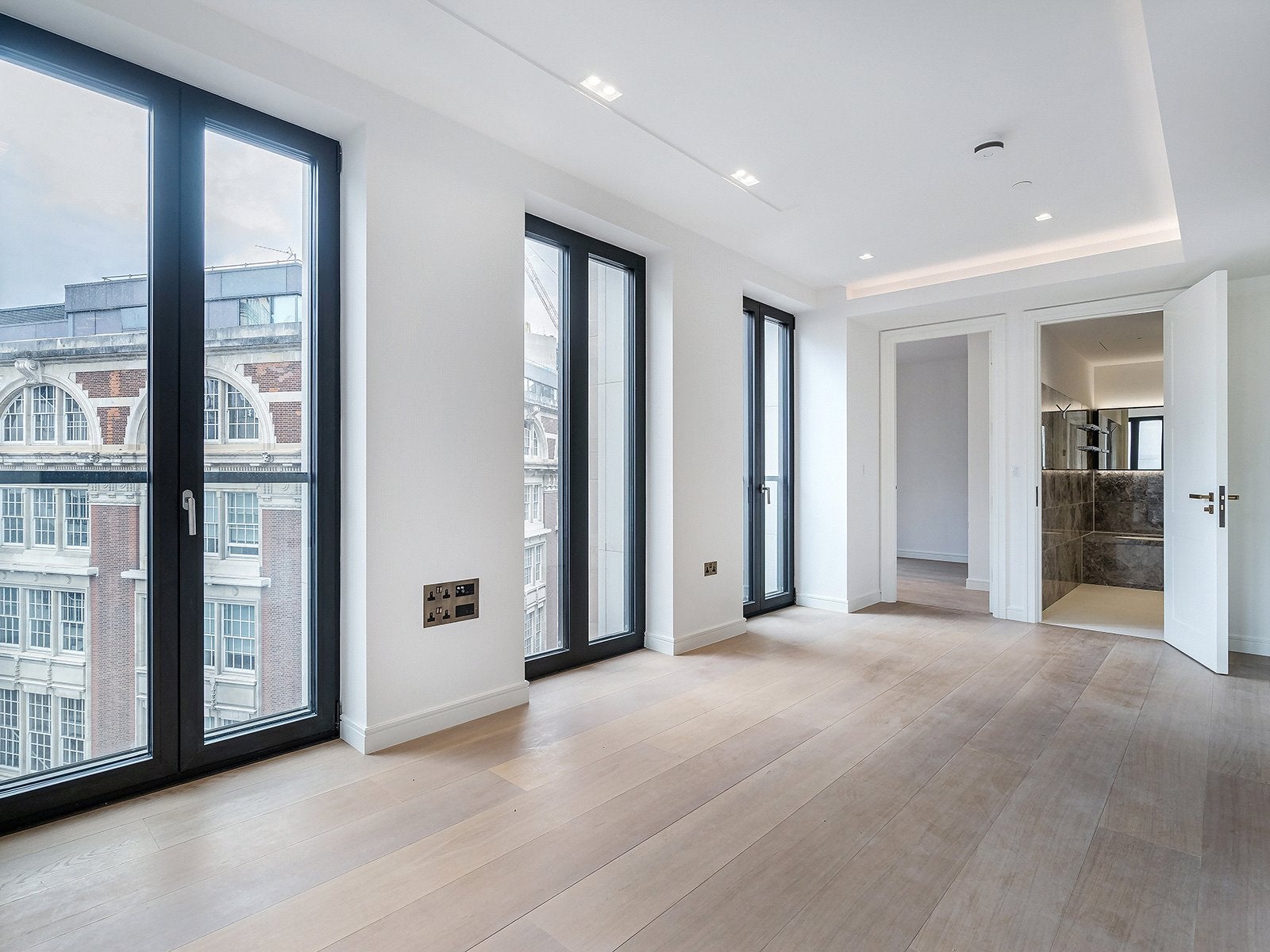Flat Portugal Street in City of Westminster