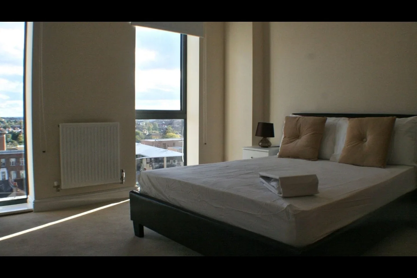 Flat Joslin Avenue in Greater London