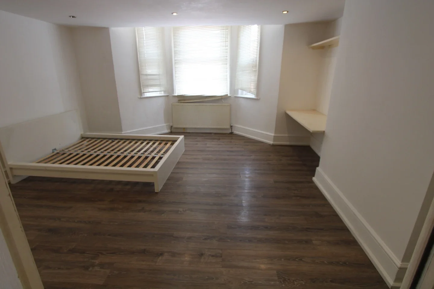 Flat Rye Lane in Greater London
