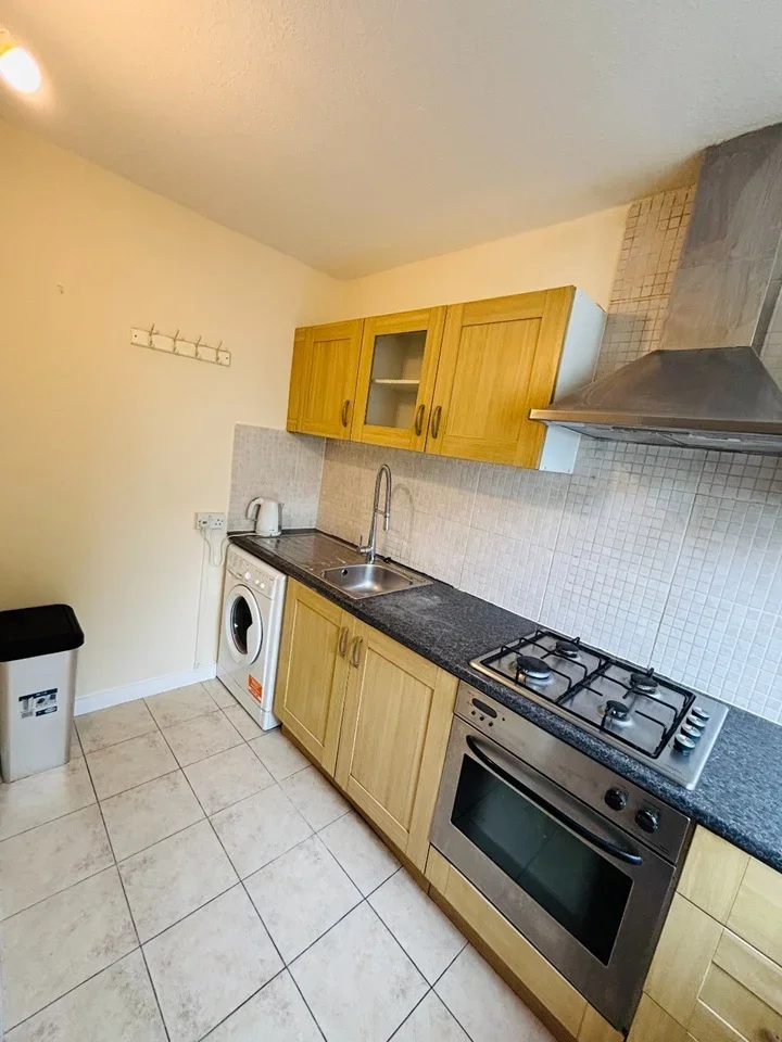Room Thomas Baines Road in Greater London