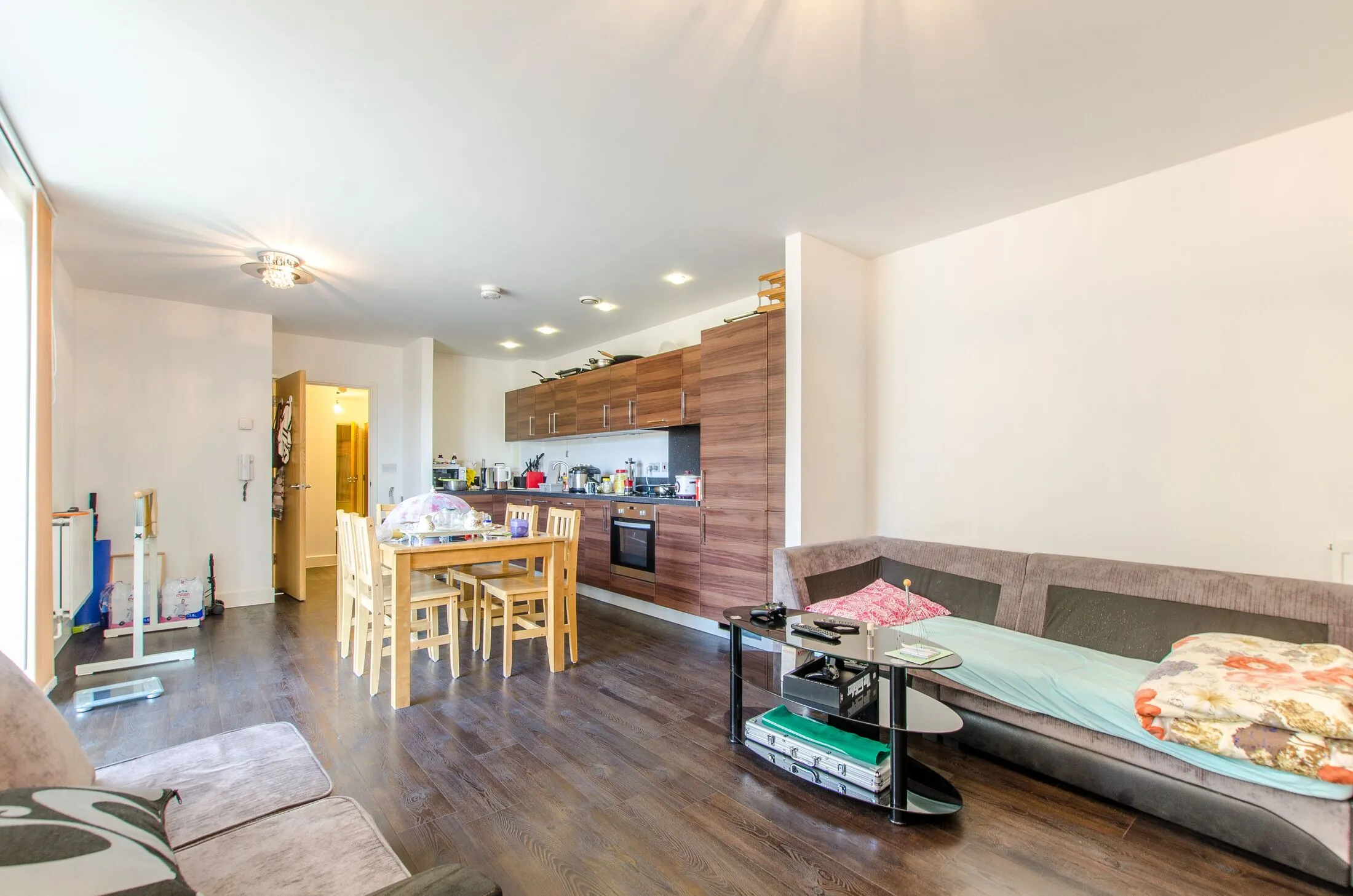 Flat Oxley Square in Greater London