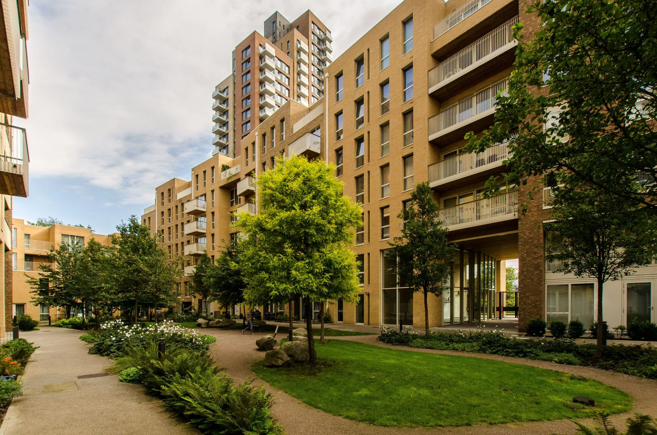 Flat Oxley Square in Greater London