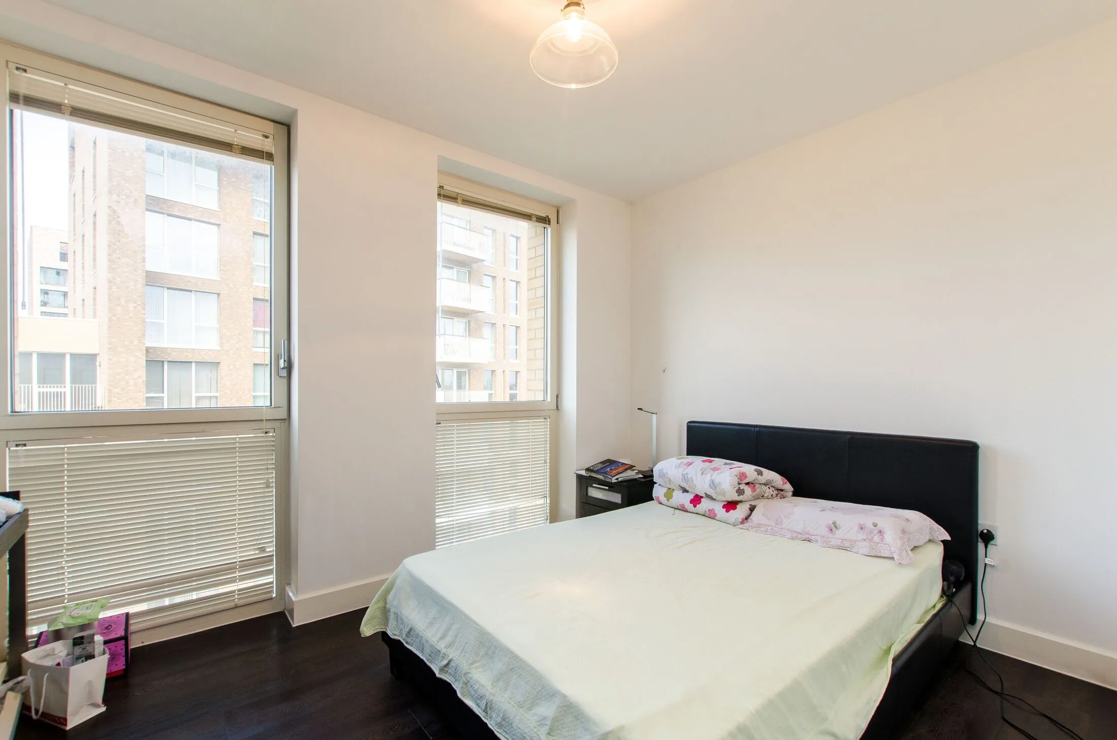 Flat Oxley Square in Greater London