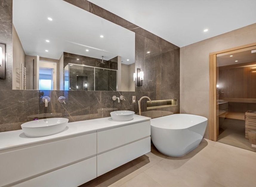 Flat Kingsford Street in Greater London