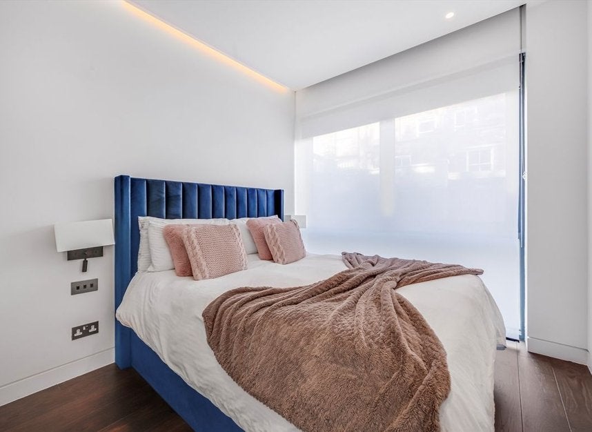 Flat Kingsford Street in Greater London