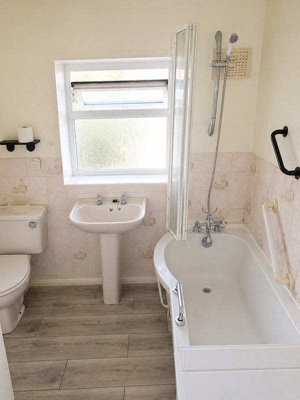 House Tillingbourne Green in Greater London