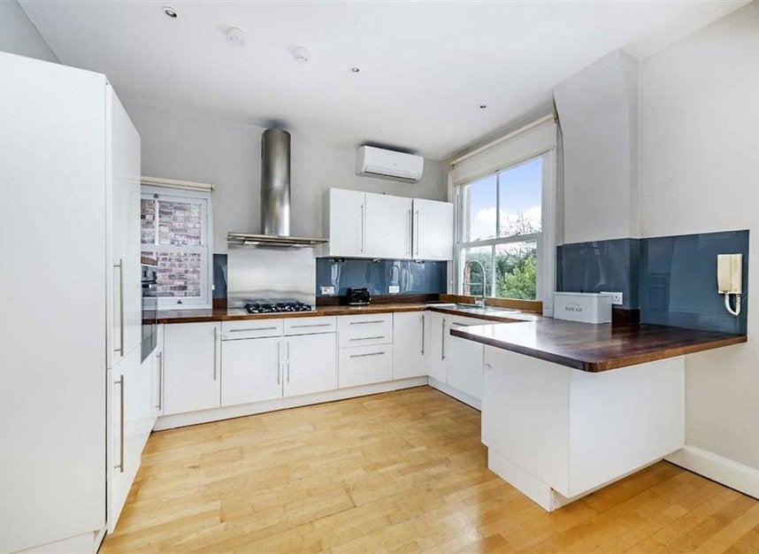 Flat Fordwych Road in Greater London