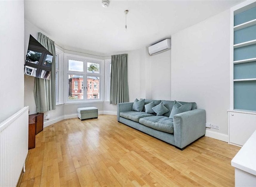 Flat Fordwych Road in Greater London