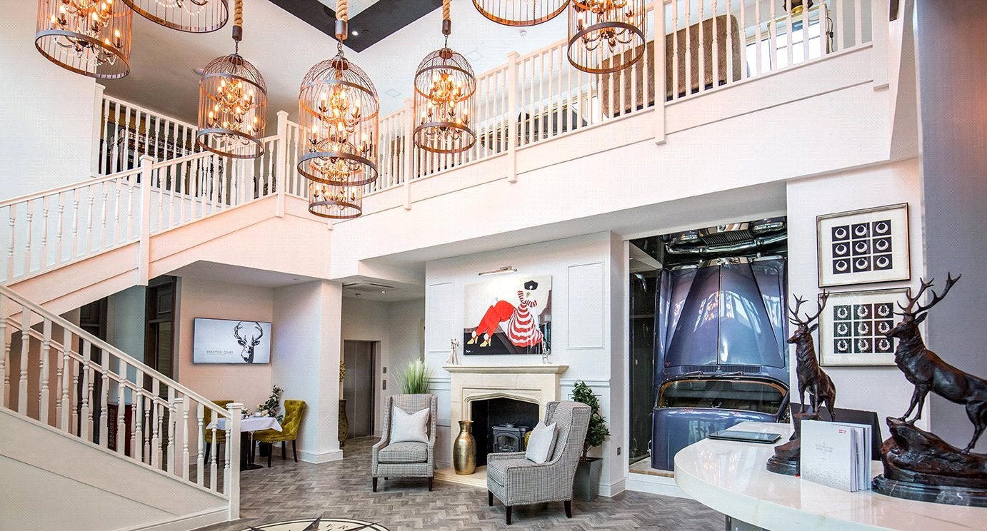 Flat Stratton Place in Cotswold District
