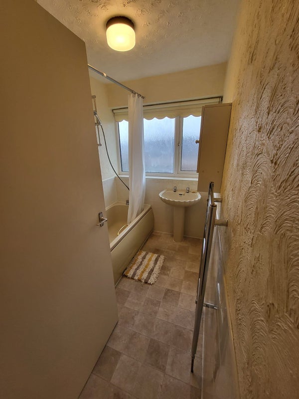 Room Gregson Road in Prescot