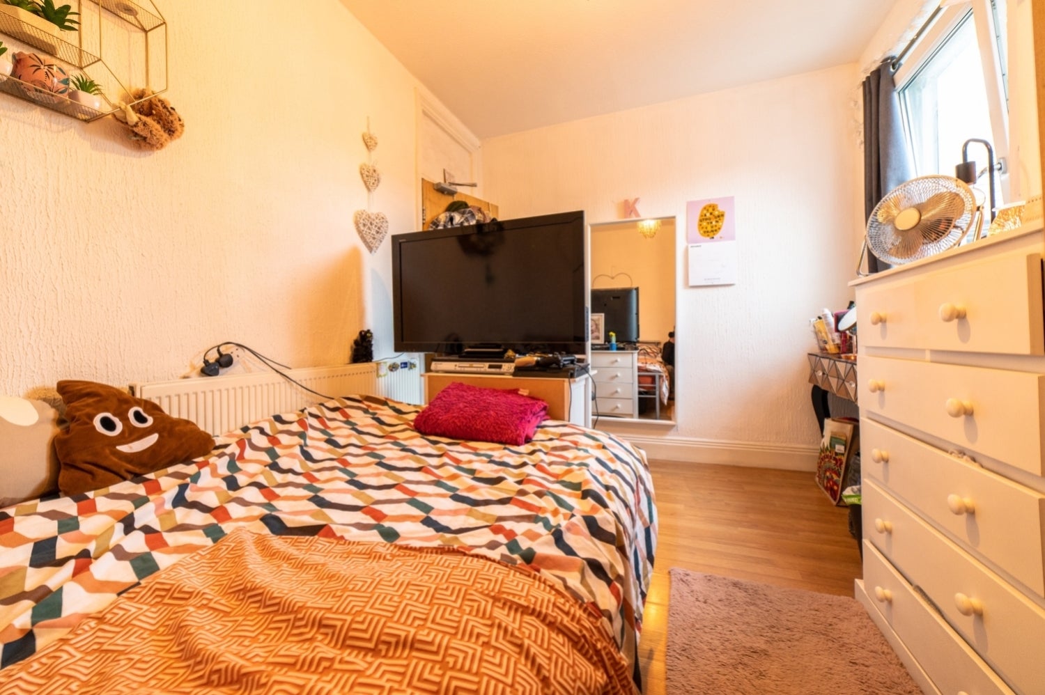 Room Cottrell Road in Cardiff