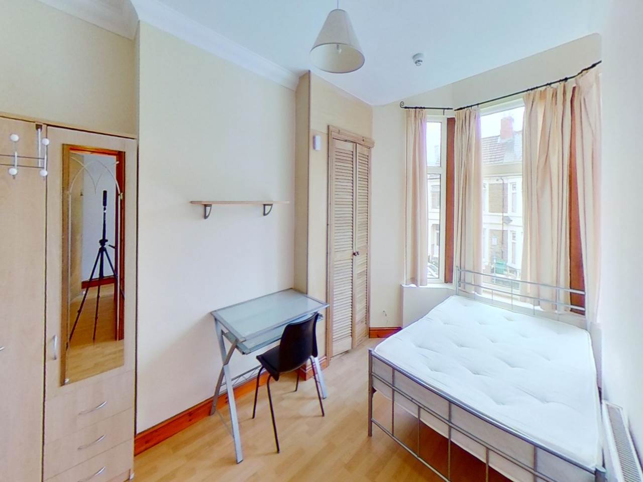 Flat Monthermer Road in Cardiff