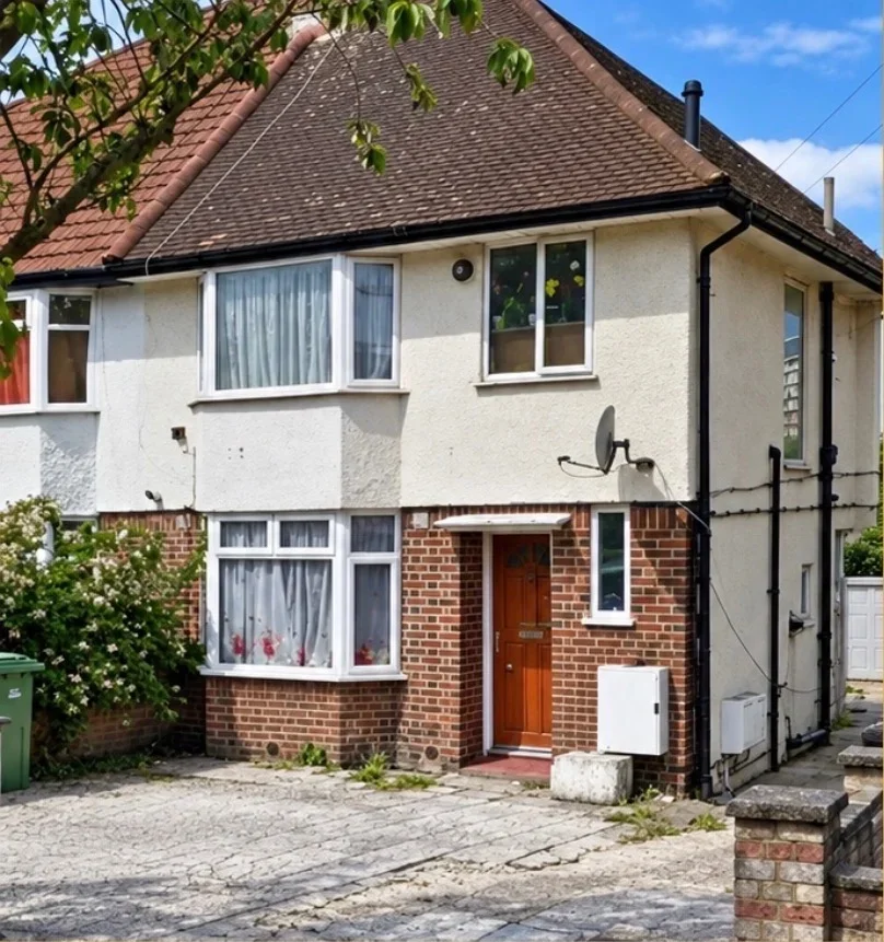Flat Selborne Gardens in Greater London