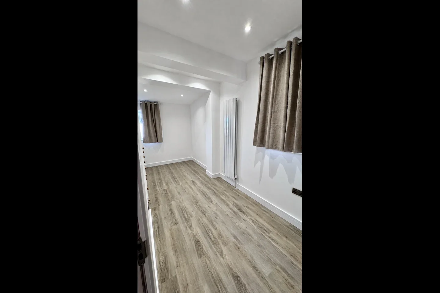 Flat Selborne Gardens in Greater London