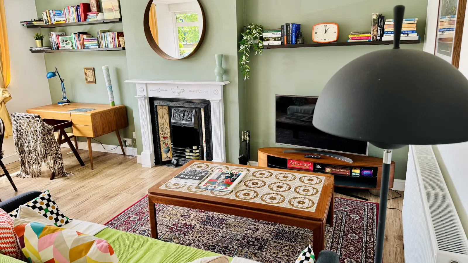 Flat Hollydale Road in Greater London