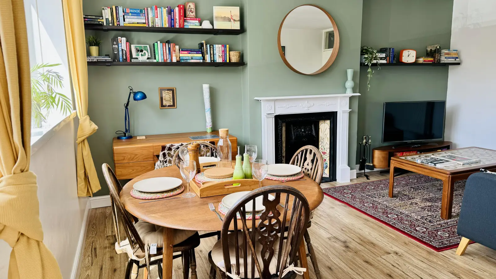 Flat Hollydale Road in Greater London