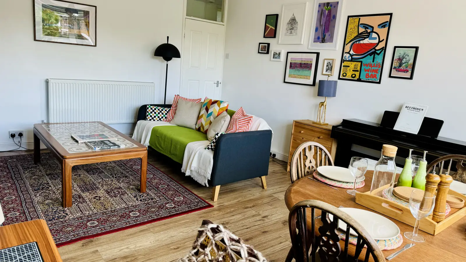 Flat Hollydale Road in Greater London