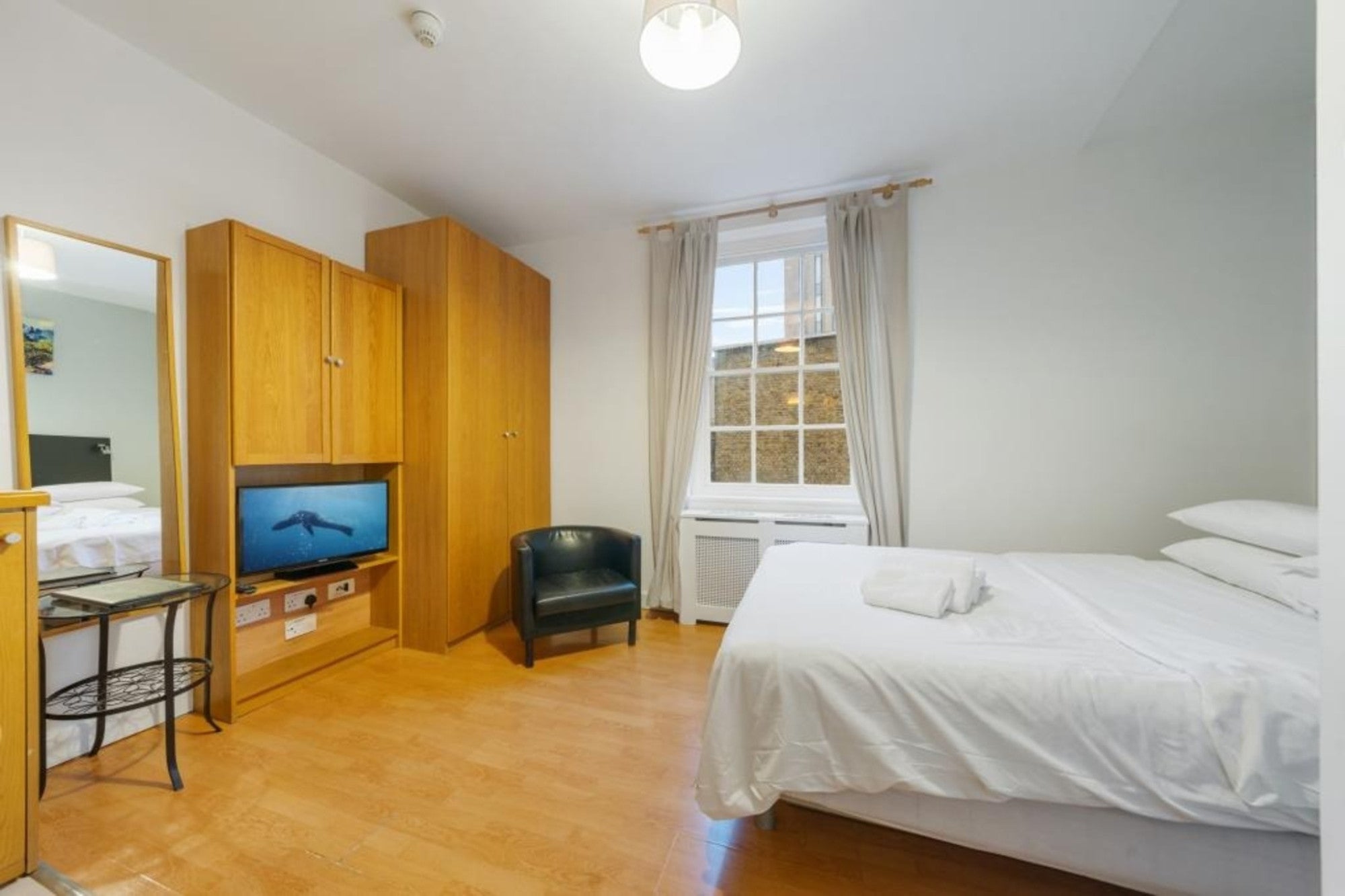 Flat Cartwright Gardens in Greater London