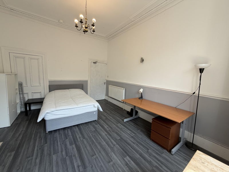 Room Derby Terrace Lane in Glasgow