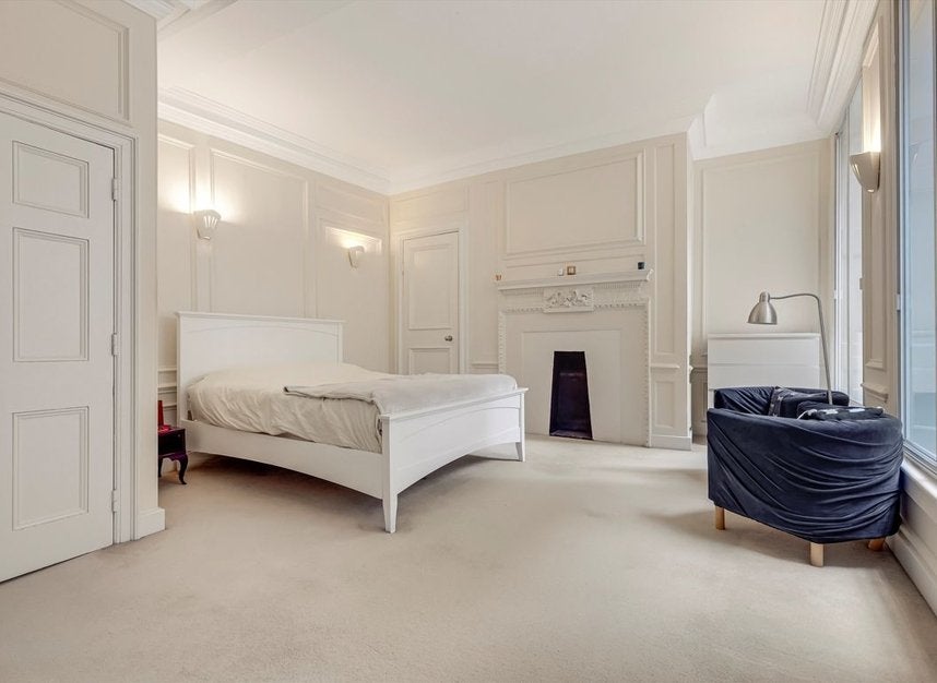 Flat Cannon Street in City of London