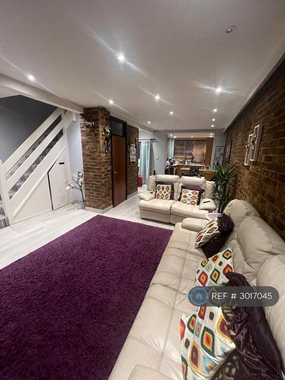 House Methuen Road in Greater London