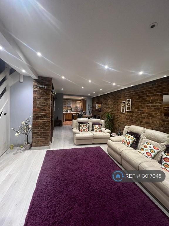 House Methuen Road in Greater London