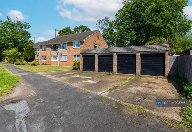Flat Prince Andrew Way in Chavey Down