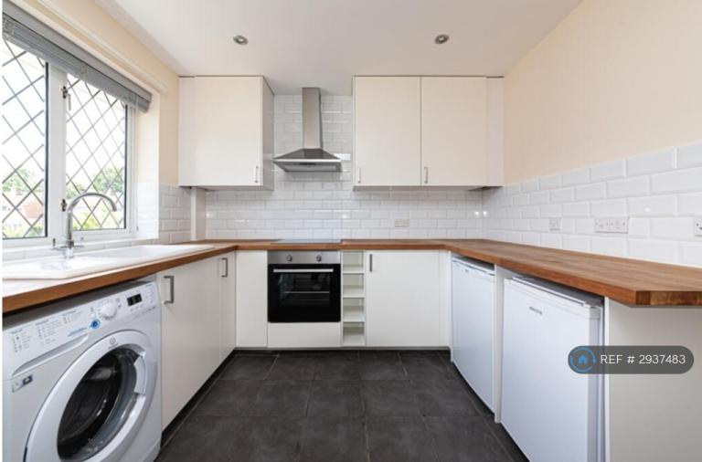 Flat Prince Andrew Way in Chavey Down