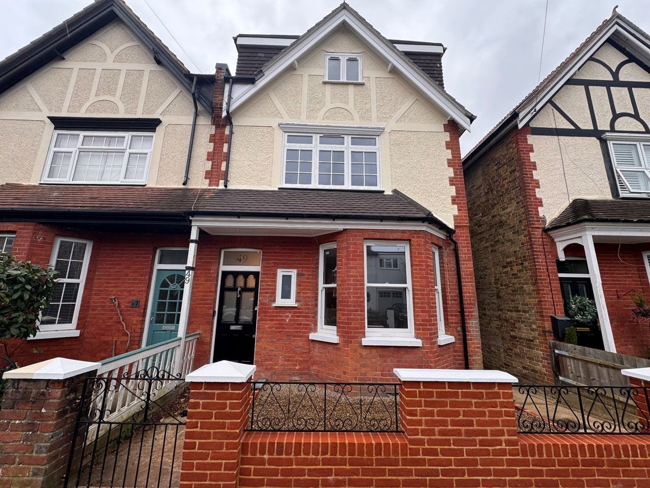 Room Lynwood Road in Reigate and Banstead